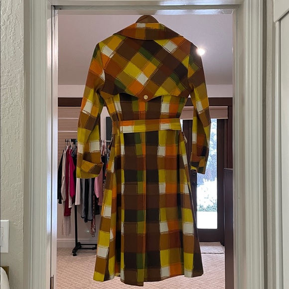 Gorgeous Vintage, ILGWU circa 1963-1974 Plaid Multicolor Women's Trench Coat - Picture 5 of 10